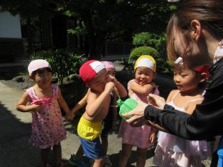 みんなでじーっと観察