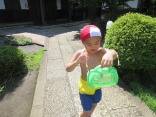 ちょっと怖いんだよなあ～…ドキドキ…